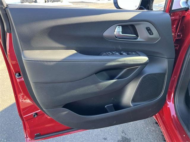 new 2025 Chrysler Pacifica car, priced at $42,419