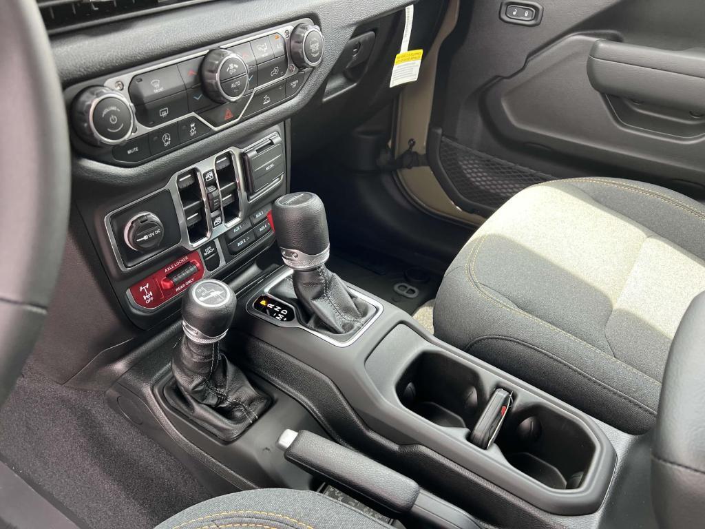 new 2025 Jeep Gladiator car, priced at $47,790