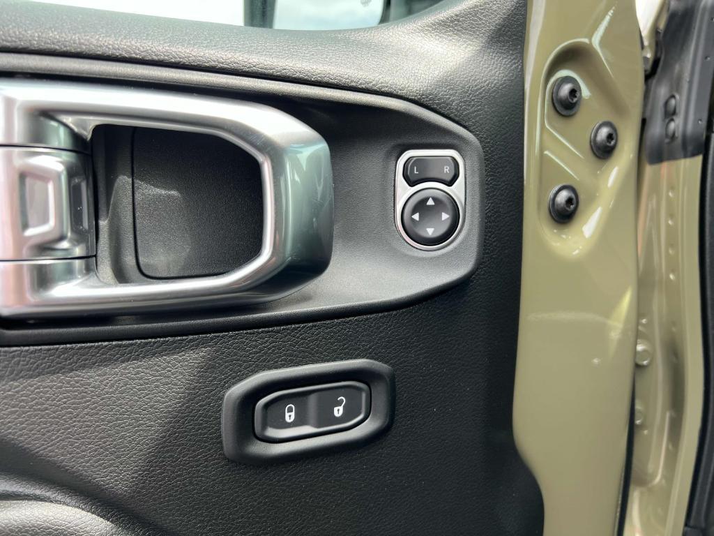 new 2025 Jeep Gladiator car, priced at $47,790