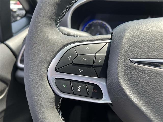 new 2025 Chrysler Pacifica car