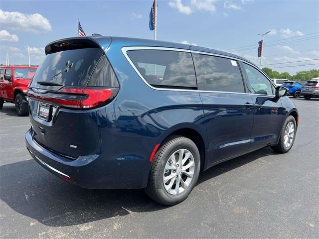 new 2025 Chrysler Pacifica car