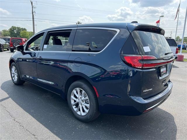 new 2025 Chrysler Pacifica car