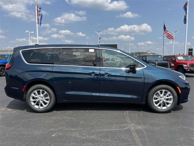new 2025 Chrysler Pacifica car