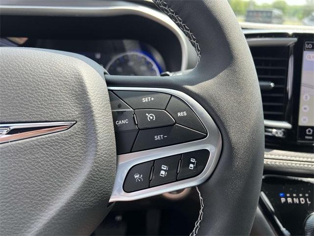 new 2025 Chrysler Pacifica car