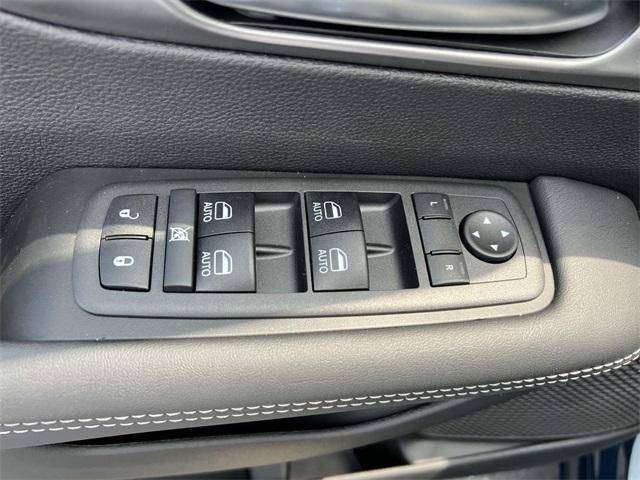 new 2025 Chrysler Pacifica car