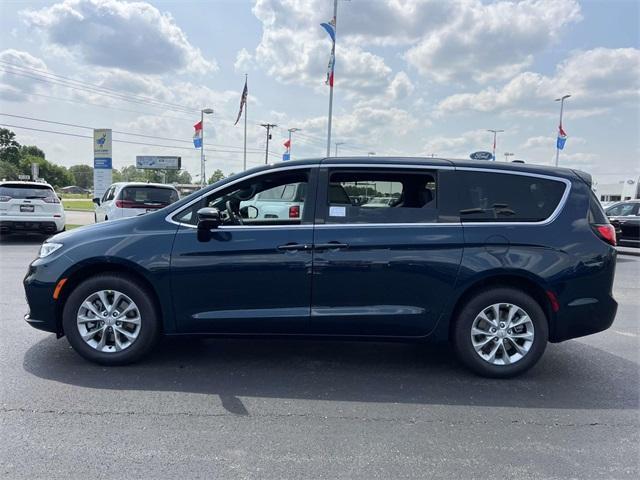 new 2025 Chrysler Pacifica car
