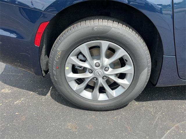 new 2025 Chrysler Pacifica car