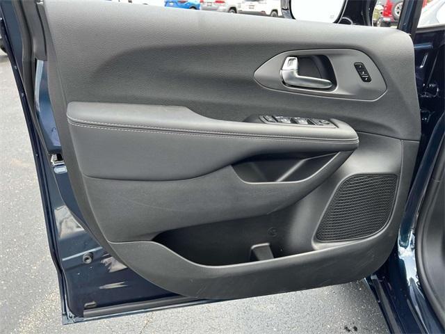 new 2025 Chrysler Pacifica car