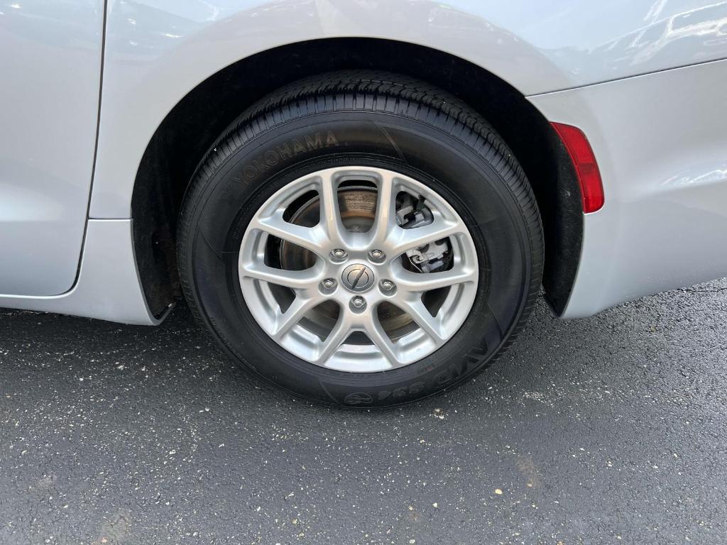 used 2023 Chrysler Pacifica car, priced at $25,595