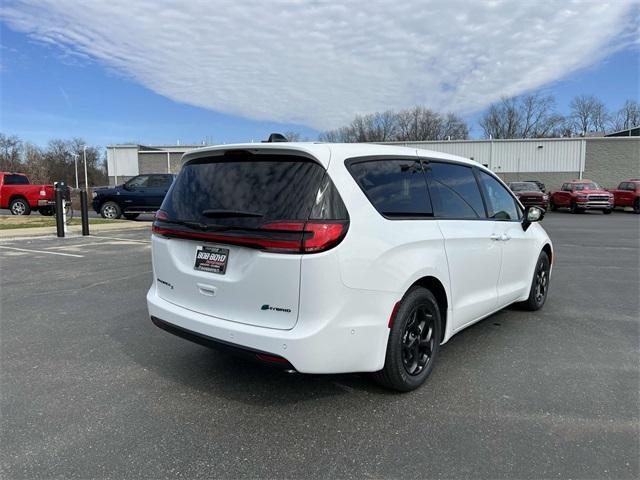 new 2024 Chrysler Pacifica Hybrid car, priced at $39,130