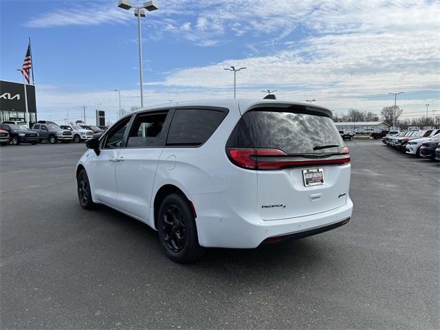 new 2024 Chrysler Pacifica Hybrid car, priced at $46,130