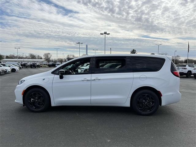 new 2024 Chrysler Pacifica Hybrid car, priced at $39,130