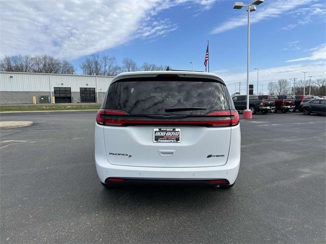 new 2024 Chrysler Pacifica Hybrid car, priced at $39,130