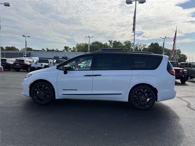 new 2024 Chrysler Pacifica car, priced at $40,045