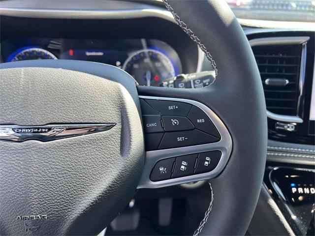 new 2025 Chrysler Pacifica car, priced at $45,630