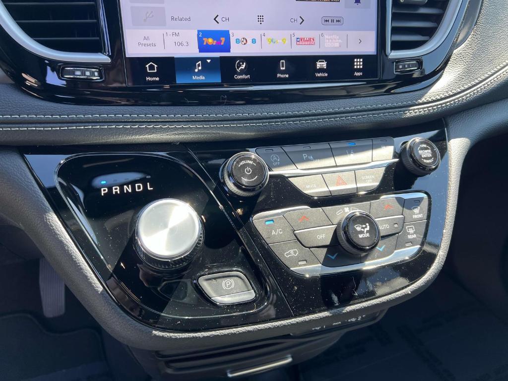 new 2025 Chrysler Pacifica car, priced at $45,857