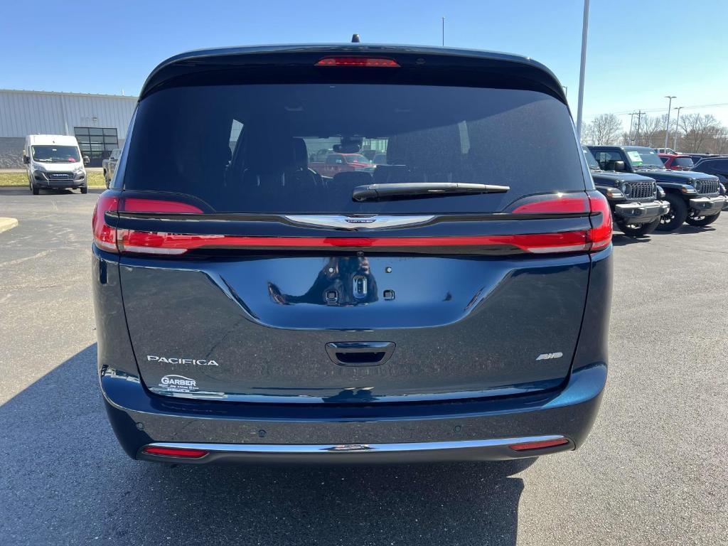 new 2025 Chrysler Pacifica car, priced at $45,857
