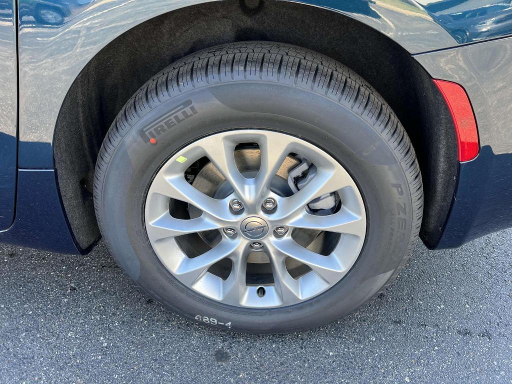 new 2025 Chrysler Pacifica car, priced at $45,857