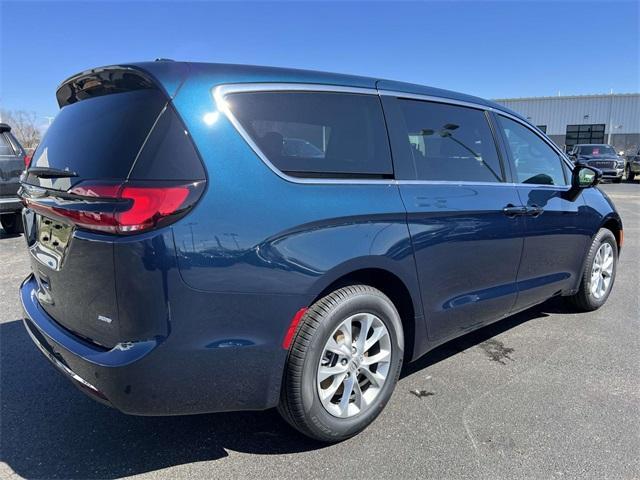 new 2025 Chrysler Pacifica car, priced at $45,630