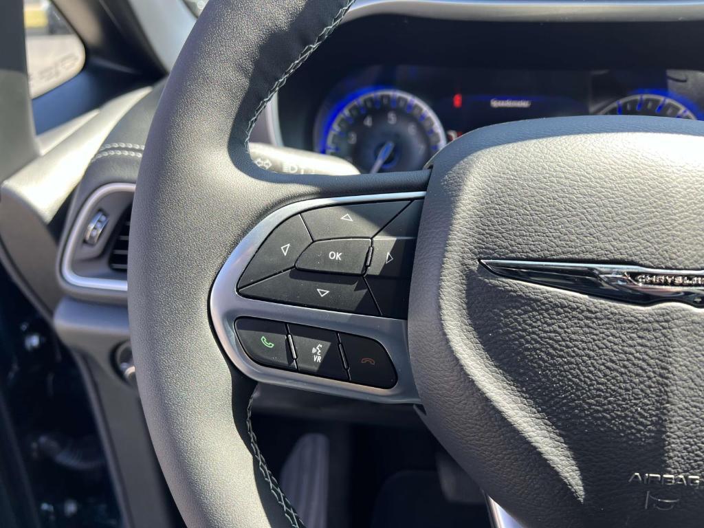 new 2025 Chrysler Pacifica car, priced at $45,857