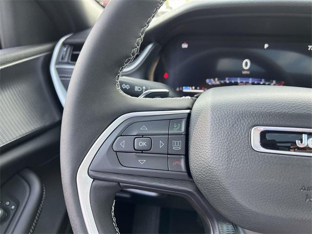 new 2025 Jeep Grand Cherokee car, priced at $41,995