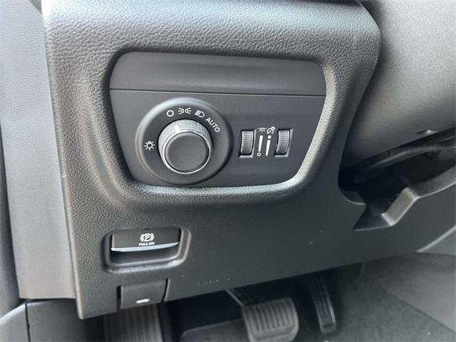 new 2025 Jeep Grand Cherokee car, priced at $41,995