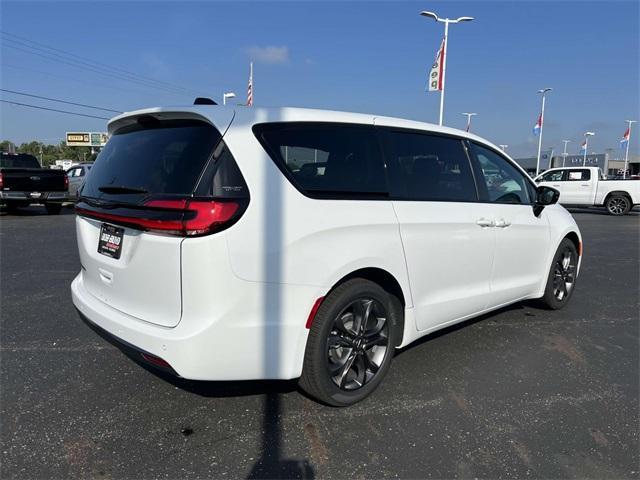 new 2026 Chrysler Pacifica car, priced at $46,780