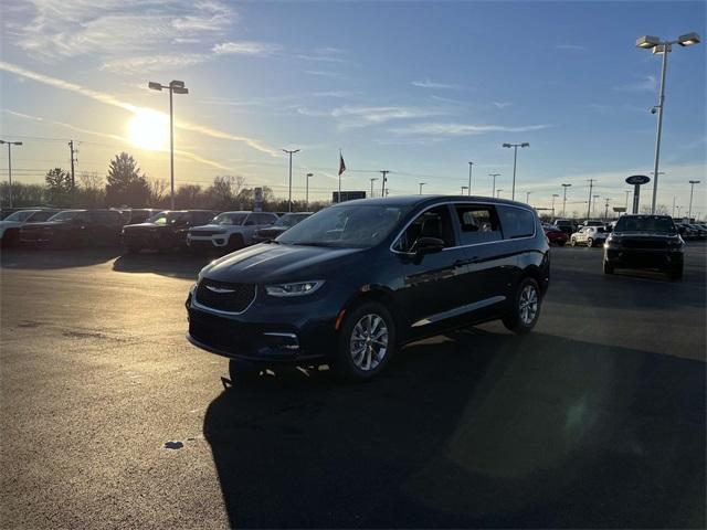 new 2025 Chrysler Pacifica car, priced at $45,915