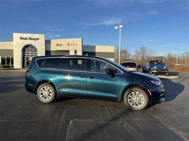 new 2025 Chrysler Pacifica car, priced at $45,915