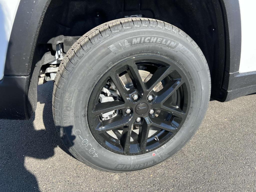 new 2025 Jeep Grand Cherokee car, priced at $40,618