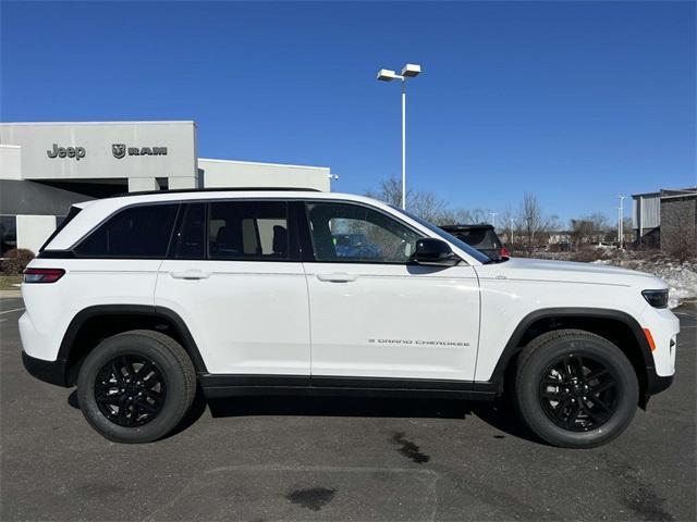 new 2025 Jeep Grand Cherokee car, priced at $40,374