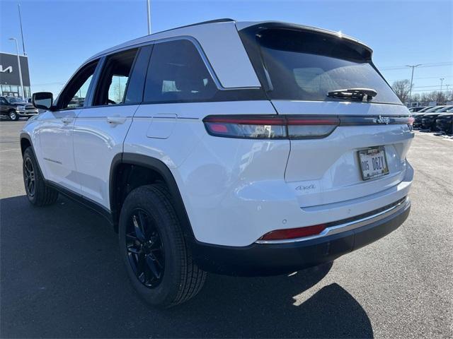 new 2025 Jeep Grand Cherokee car, priced at $40,374