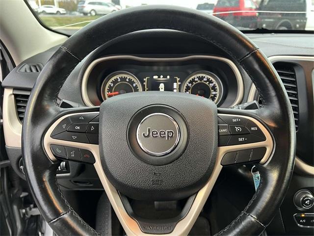 used 2015 Jeep Cherokee car, priced at $10,900