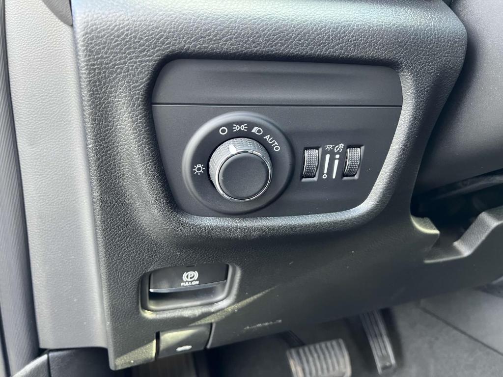 new 2025 Jeep Grand Cherokee car, priced at $41,464