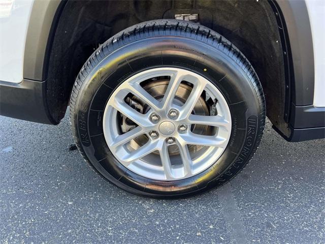 used 2023 Jeep Grand Cherokee L car, priced at $28,795
