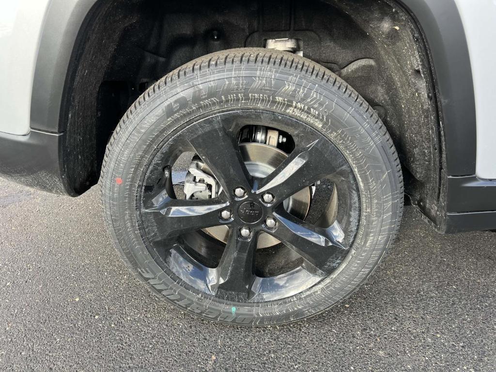 new 2025 Jeep Grand Cherokee car, priced at $43,567