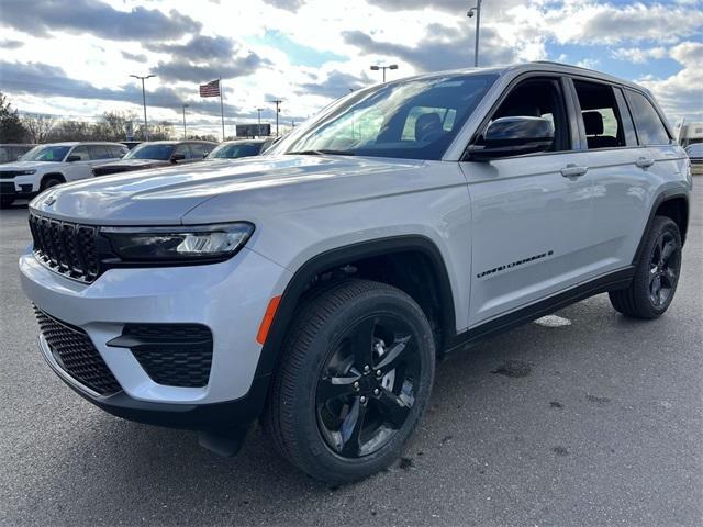 new 2025 Jeep Grand Cherokee car, priced at $46,170