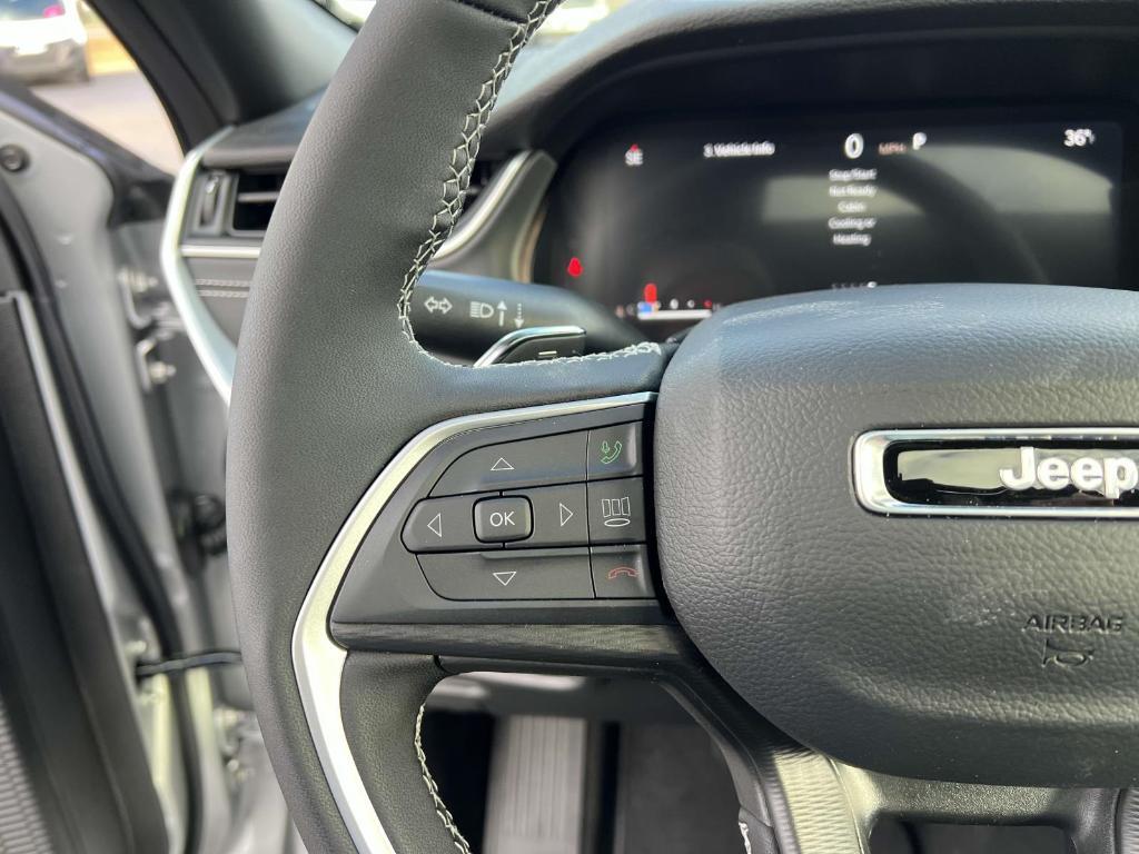 new 2025 Jeep Grand Cherokee car, priced at $43,567