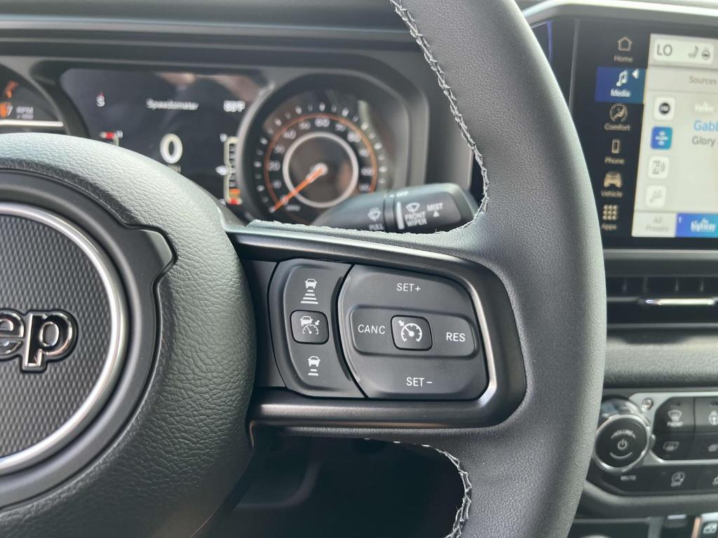 new 2025 Jeep Gladiator car, priced at $45,037