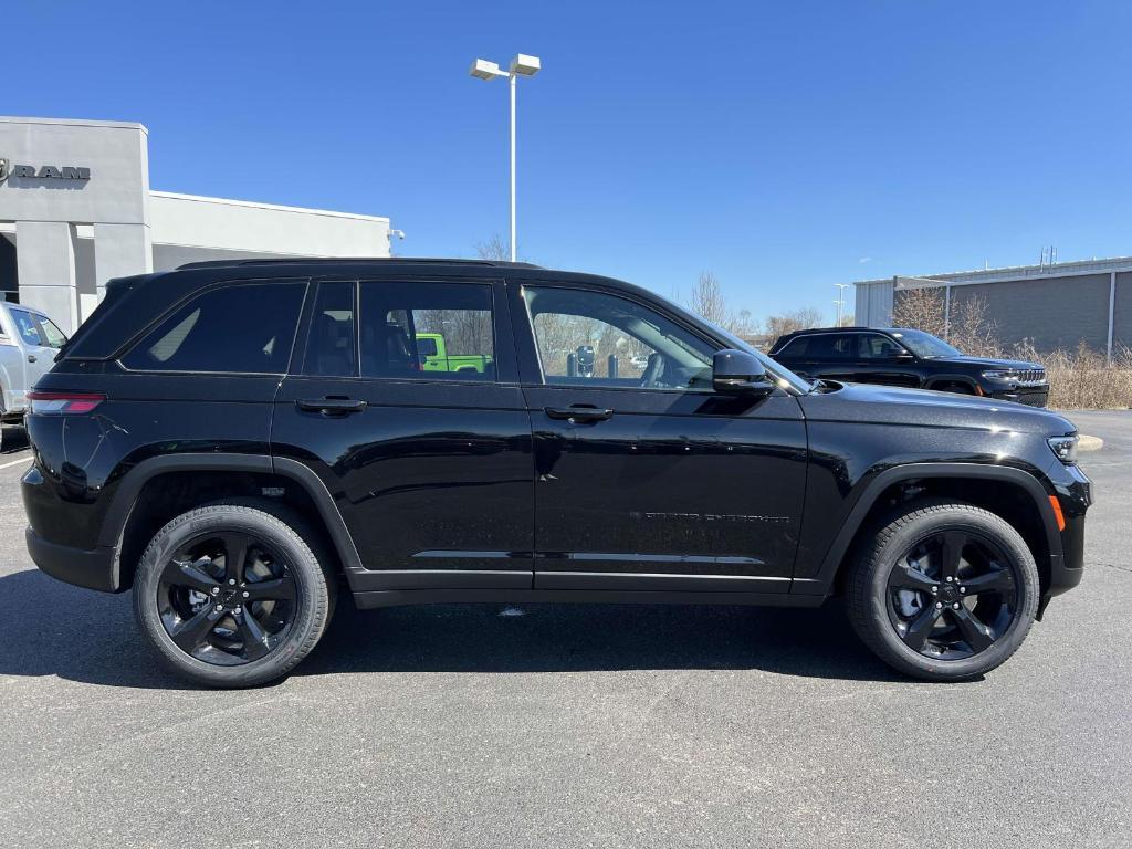 new 2025 Jeep Grand Cherokee car, priced at $46,495
