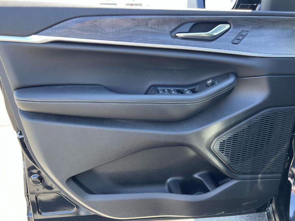new 2025 Jeep Grand Cherokee car, priced at $46,495