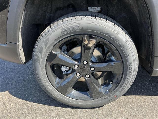 new 2025 Jeep Grand Cherokee car, priced at $47,020