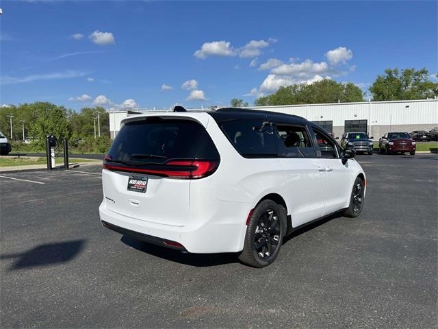 new 2024 Chrysler Pacifica car, priced at $40,670