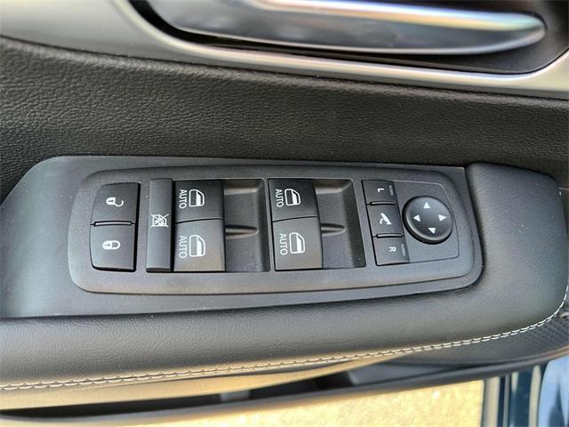 new 2025 Chrysler Pacifica car