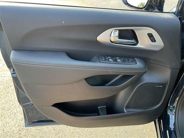 new 2025 Chrysler Pacifica car
