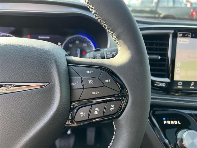 new 2025 Chrysler Pacifica car