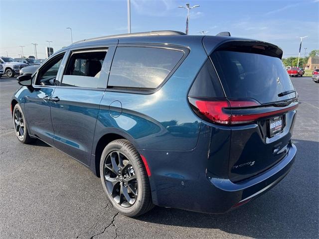 new 2025 Chrysler Pacifica car