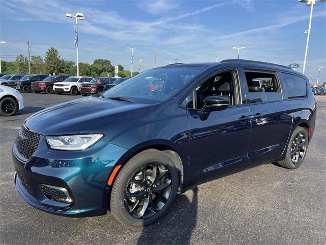 new 2025 Chrysler Pacifica car