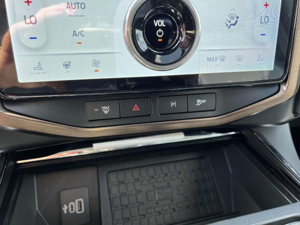 new 2025 Ford F-150 Lightning car, priced at $72,675