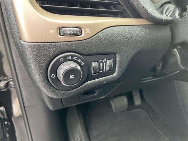 used 2014 Jeep Cherokee car, priced at $9,995
